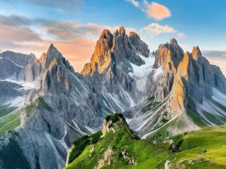 Mountain Trails & Alpine Views